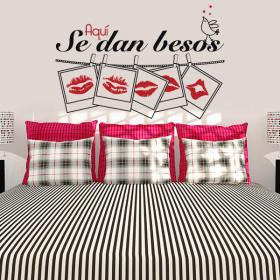 Vinilo Decorativo Frase Aquí Se Dan Besos
