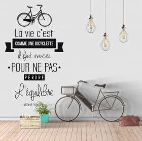 Vinilo frase en francés la vida es como montar en bicicleta