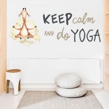 Vinilos y pegatinas jirafa con frase en inglés keep calm yoga