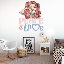 Vinilos y pegatinas mujer con frase peace and love