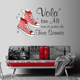 Vinilos zapatillas con frase en catal&aacute;n vola tan alt