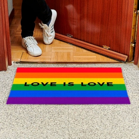 Alfombra o felpudo love is love