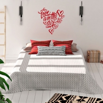 Vinilo frase en inglés love is in the air