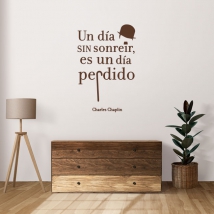 Vinilos frase motivación un día sin sonreír charles chaplin