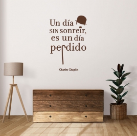 Vinilos frase motivación un día sin sonreír charles chaplin